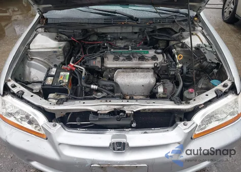 2000 Honda Accord 2.3 Lx from USA, damaged, VIN 1HGCG6658YA076894